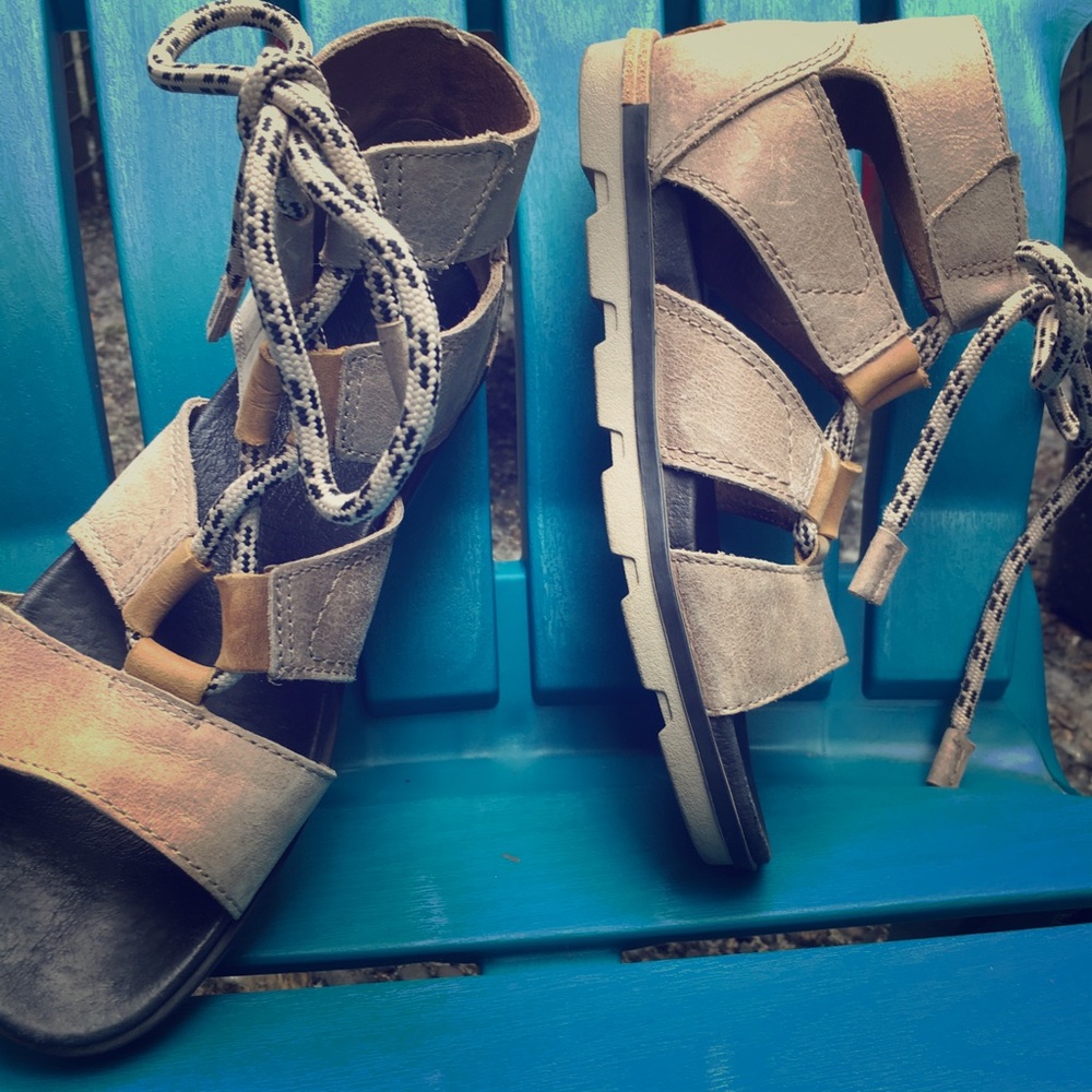 Sorel Women’s 8 gladiator sandals EUC